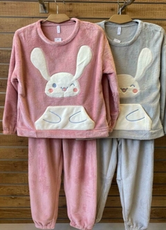 Pijama de Inverno Coelho com bolso tecido tipo pelúcia na internet