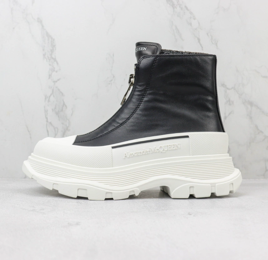Alexander McQueen Ankle Boot Tread Slick Com Zíper Black White