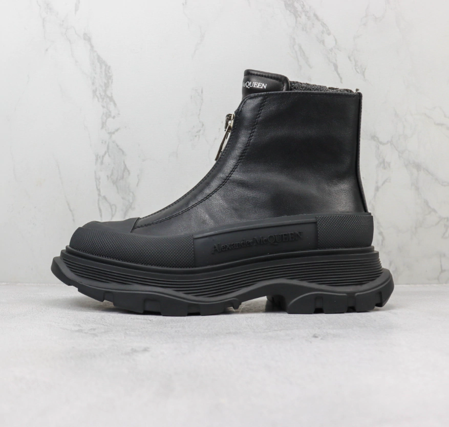 Alexander McQueen Ankle Boot Tread Slick Com Zíper Black