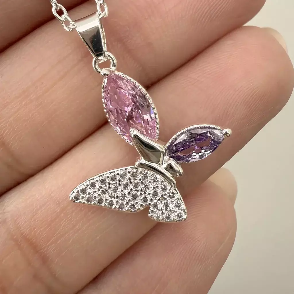 Collar Mariposa Melu Tamaño: 45cm.