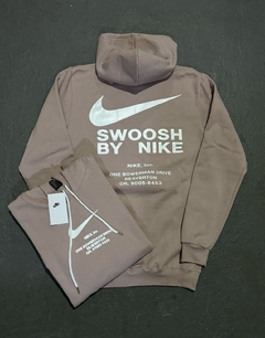 Buzo Nike Swoosh en internet