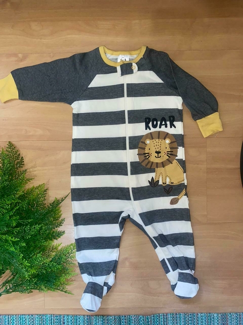 Macacão Gerber bebê com pezinho leão