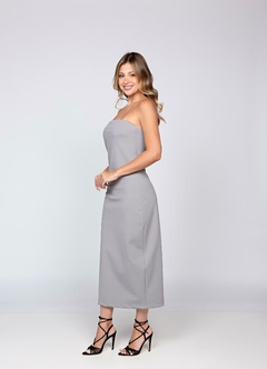 VESTIDO MIDI TOMARA QUE CAIA na internet