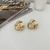 Aretes geométricos dorados