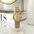Reloj bicolor fondo amarillo
