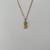 Cadena con dije silueta de mujer