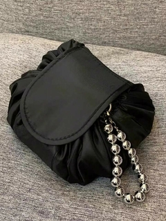 Nesecer SHEIN con perlas plateadas
