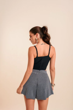 Cropped Lara na internet