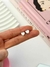 Aros pasantes corazones blancos y negros en AQ