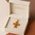 Pingente Cruz em banho de ouro 18K com textura - comprar online