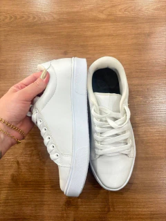 TÊNIS FEMININO CASUAL na internet