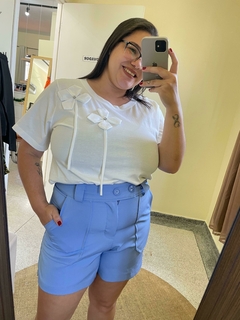 SHORTS ALFAITARIA COM DETALHES E BOTOES