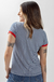 camiseta feminina ringer listrada azul e vermelha