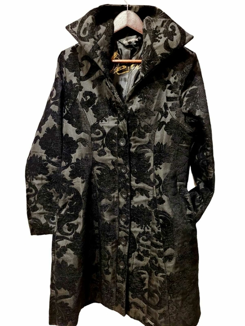 Tapado marca DESIGUAL Talle L