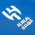 Logotipo do Al-Hilal em uma camisa azul com detalhes em branco, representando o time de futebol.