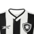 Detalhe da camisa Botafogo I 24/25, preta e branca, com logo e gola em V da Reebok.