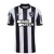 Camisa Botafogo I 23/24 masculina, preta e branca, com detalhes do patrocinador e patch da Libertadores 2024.