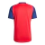 Camisa de treino da Seleção da Espanha, na cor vermelha com detalhes em azul, vista de costas.