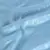 Detalhe da camisa azul da Lazio, com o logo e design em relevo.