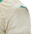 Detalhe da camisa dourada do Palmeiras, com logo da Puma no ombro.