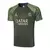 Camisa de treino masculina do Paris Saint-Germain, na cor verde, com logo da Jordan e patrocinador Qatar Airways.