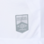 Logotipo da Umbro em uma camisa branca do Santos, destacando o selo de produto licenciado oficial.