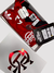 Caixa combo contendo camisa do Flamengo, fones de ouvido e chaveiro.