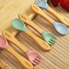 KIT TALHERES EM SILICONE E BAMBU - ROSA - ZADÔ