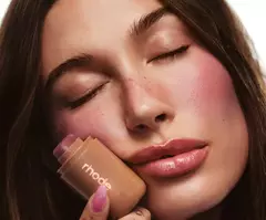 POCKET BLUSH - BLUSH EM BASTÃO - COR MALVA - 5,3G | RHODE na internet