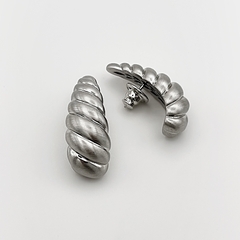 Brinco Twist Croissant Prata Fosco - comprar online