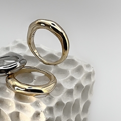 Anel Space Slim Martelado Orgânico Dourado - comprar online