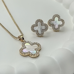 Conjunto Trevo Madrepérola E Zircônia Solitário Dourado