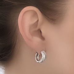 Brinco Argola Textura E Zircônia Lateral Prata na internet