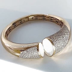Bracelete Maxi Madrepérola E Mini Zircônia Dourado
