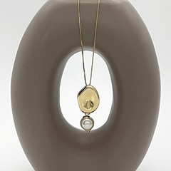 Colar Chapa Oval Pérola Orgânico Dourado - comprar online