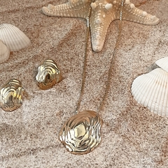 Colar Concha Oval Sculpted Orgânico Longo Dourado - loja online