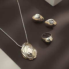 Brinco Concha Oval Sculpted Orgânico Dourado - My.Lily Store