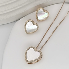 Conjunto Colar Longo Madrepérola Coração Dourado
