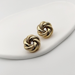 Brinco Nó Liso E Textura Grande Dourado - comprar online