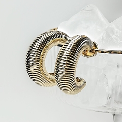 Brinco Argola Chunky Textura Friso Dourado - comprar online