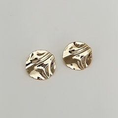 Brinco Ball Martelado Orgânico Pequeno Dourado
