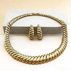 Colar Twist Croissant Dourado Fosco - comprar online