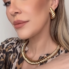 Colar Twist Croissant Dourado Fosco na internet