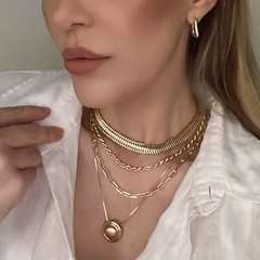 Colar Choker Malha Fita Snake Metal Dourado na internet