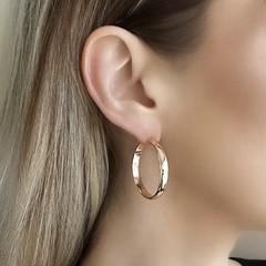 Brinco Argola Lisa Larga Média Dourado - My.Lily Store