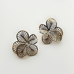 Brinco Flor Leaf Vazada Orgânico Dourado - comprar online