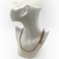 Colar Choker Tulipa Vazada Dourado