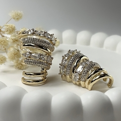 Brinco Curvas Alongado Zircônia Dourado
