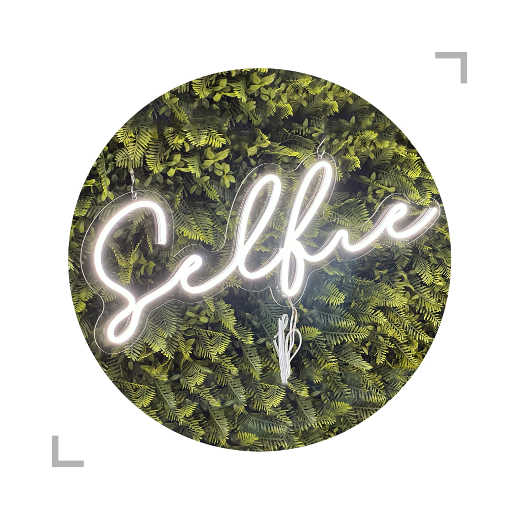 Painel Acrílico Neon Selfie 51X19