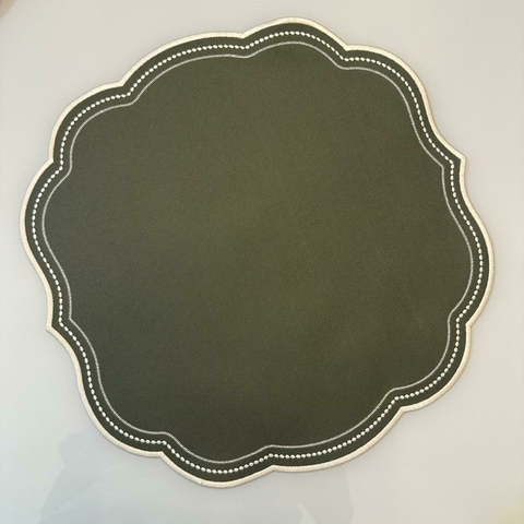 Americano Redondo Verde Escuro com Detalhes de Costura